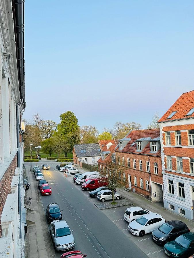 Scandinavian Apartment Hotel - Lunden 1 - Central 3 Bedroom Apartment On Two Floors Horsens Bagian luar foto