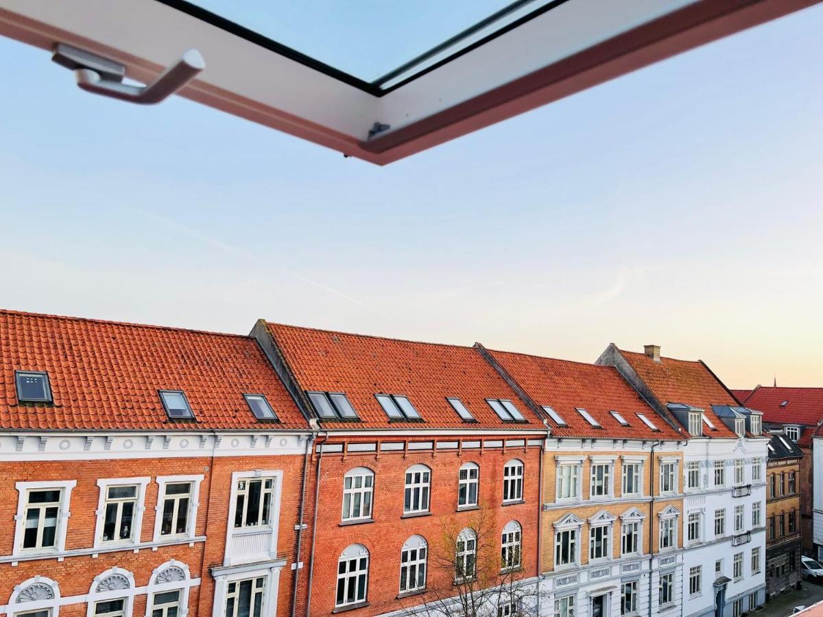 Scandinavian Apartment Hotel - Lunden 1 - Central 3 Bedroom Apartment On Two Floors Horsens Bagian luar foto