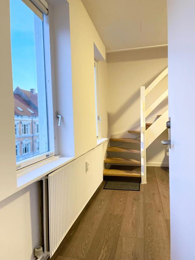 Scandinavian Apartment Hotel - Lunden 1 - Central 3 Bedroom Apartment On Two Floors Horsens Bagian luar foto